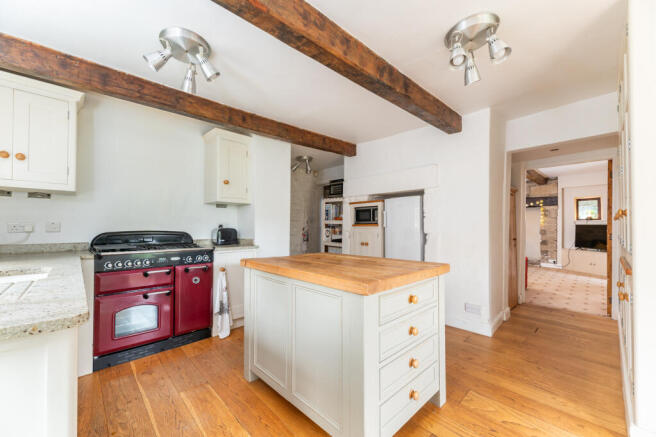 5 bed Detached for sale Image 7