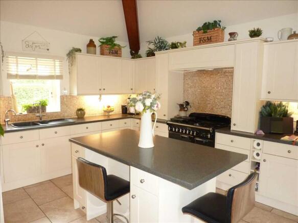 LIVING KITCHEN