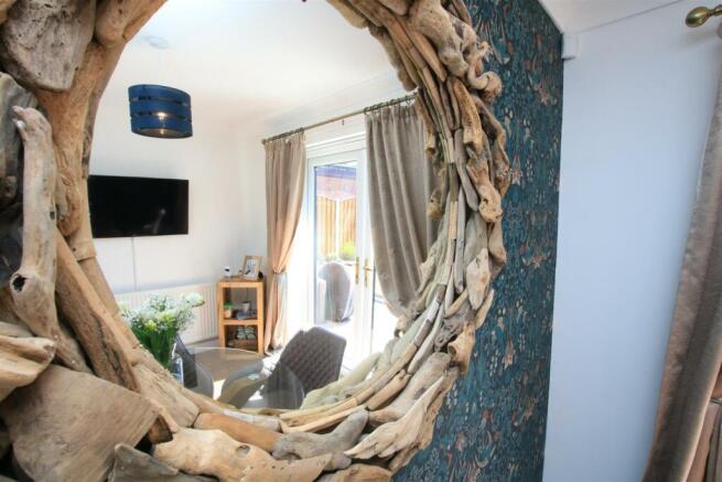 BEDROOM 2/ DINING ROOM