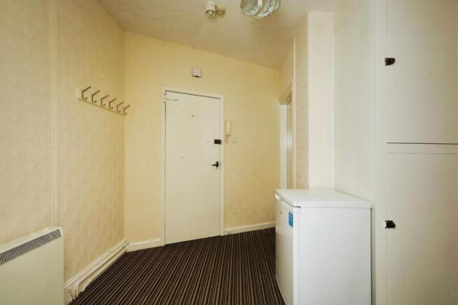 2 bed Flat for sale Image 7