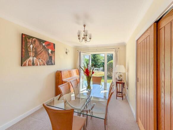 4 bed Detached for sale Image 9