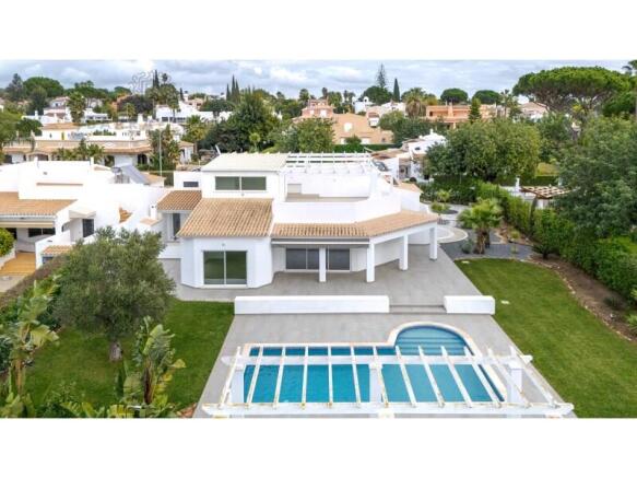 Essence Villa - 4-Bedroom Villa with Private Pool in Vilamoura (Fully Renovated in 2025)