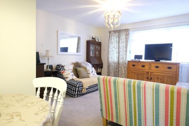 LOUNGE/DINING ROOM