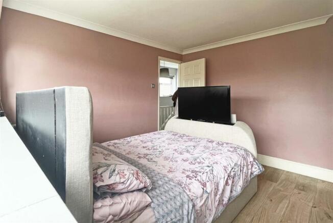 Bed 1b.jpg