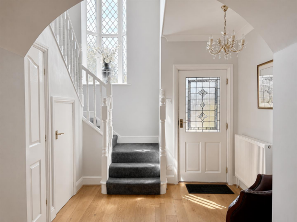 5 bed Detached for sale Image 7