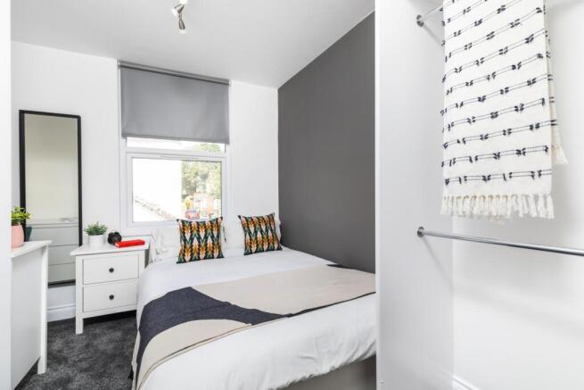 5 bed House to rent Image 9