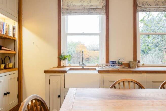 The Avenue 10 Kitchen-6.jpg
