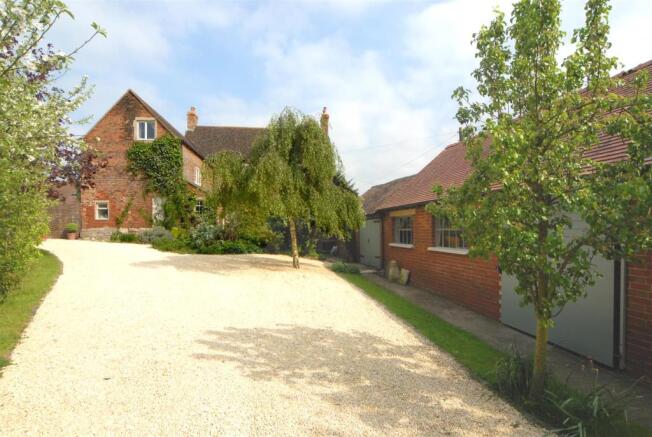 IM18 Haresfield Farm 110516.jpg