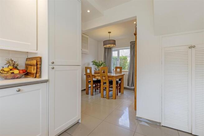 Modern Fully Integrated Kitchen