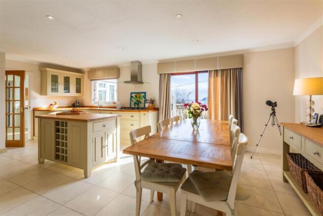Kitchen dining area