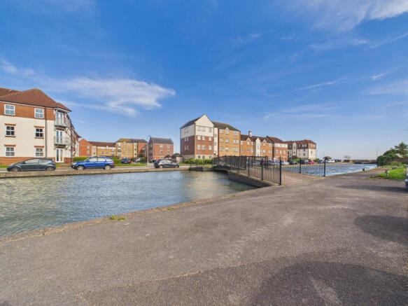 2 bed Apartment for sale Image 12