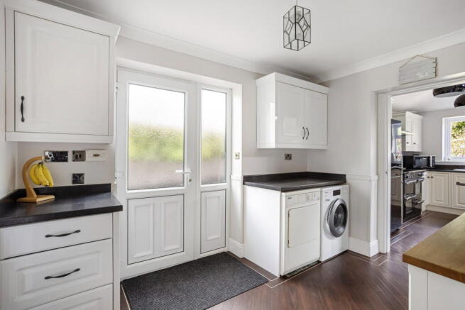 4 bed Semi-Detached for sale Image 9