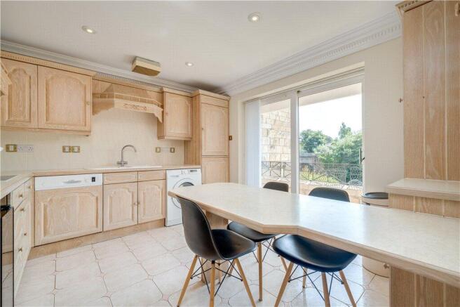 2 bed Apartment for sale Image 5