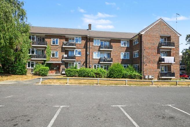 Flat 1 Hawkswood House, Moordale Avenue, Bracknell, RG42 1RY