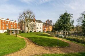 Flat 43, Jane Seymour House, Queens Reach, East Molesey KT8 9DE