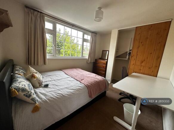 Taken £650 Bright Airy Double Room Furnished