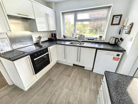Brasenose Avenue, Gorleston photo 4