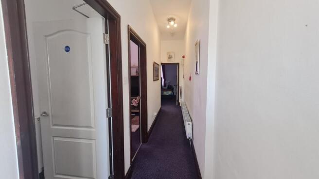 2 bed Flat to rent Image 5