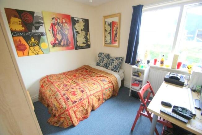 5 bed Semi-Detached to rent Image 4