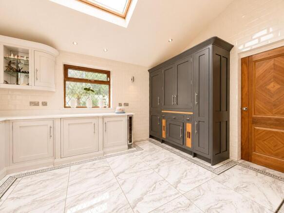 4 bed Detached for sale Image 5