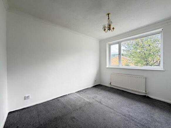 3 bed Flat for sale Image 5