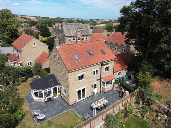 5 bed Detached for sale Image 12