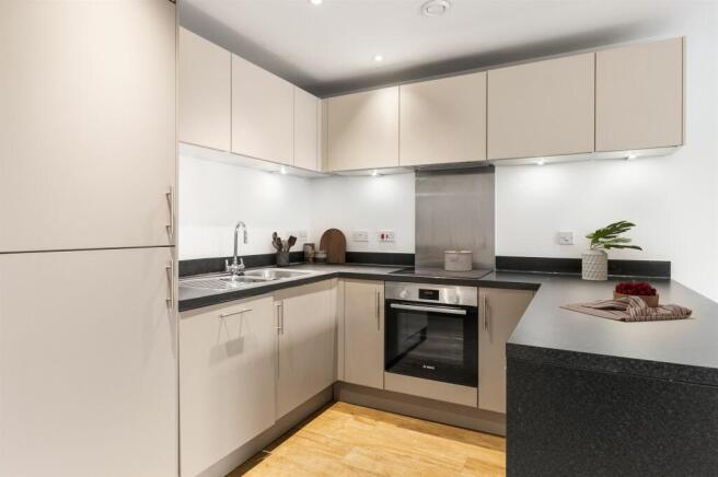 Experience the elegance and functionality of this modern kitchen, perfect for culinary enthusiasts.