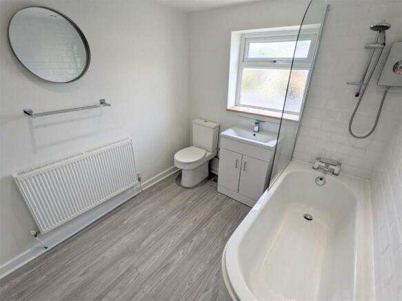 Bathroom (2).jpg