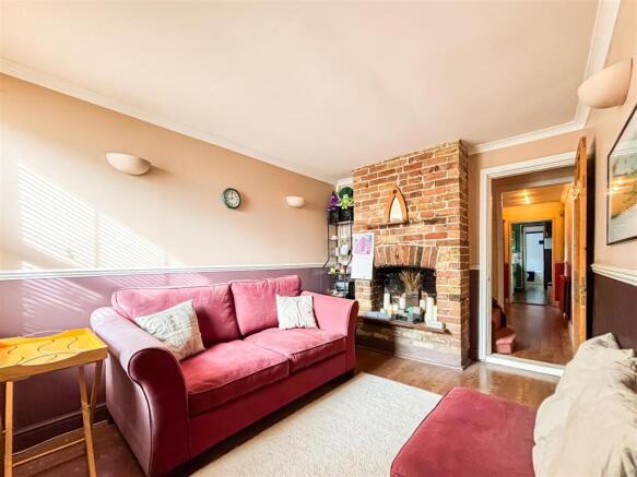 Crouch Road, Burnham-On-Crouch photo 4