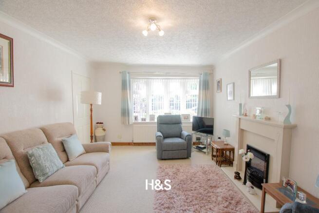 57 Inchford - Lounge.jpg