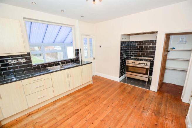 FITTED KITCHEN / DINING ROOM