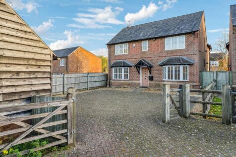 Risborough Road, Kingsey, HP17