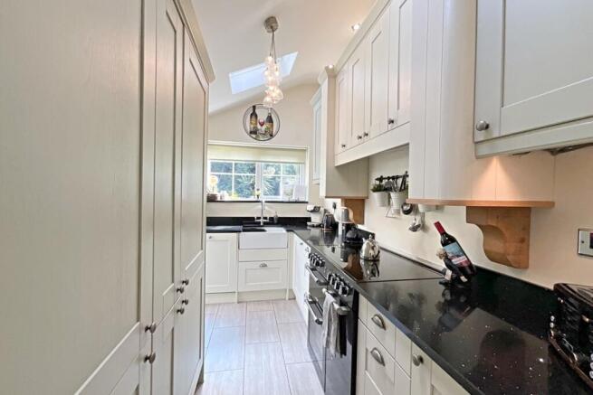 4 bed Semi-Detached for sale Image 10