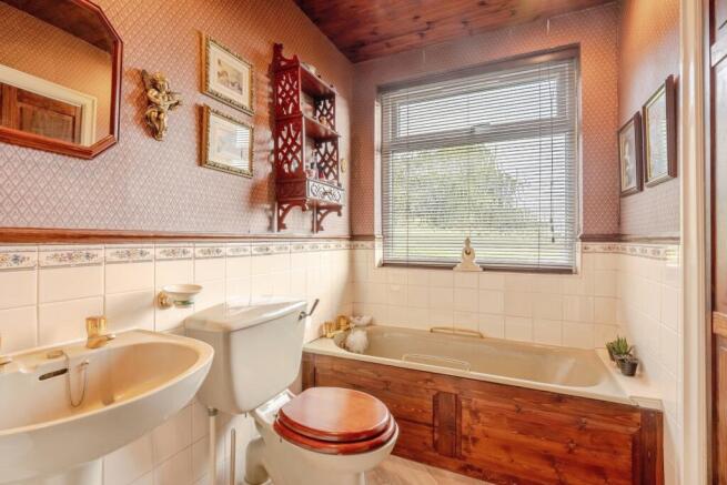 2 bed Bungalow for sale Image 12