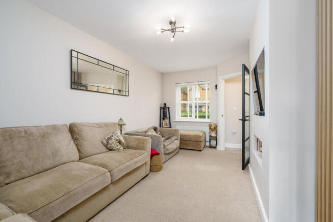 Eastwood Drive, Marple photo 4