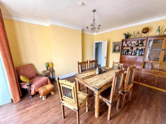 4 bed Semi-Detached for sale Image 5