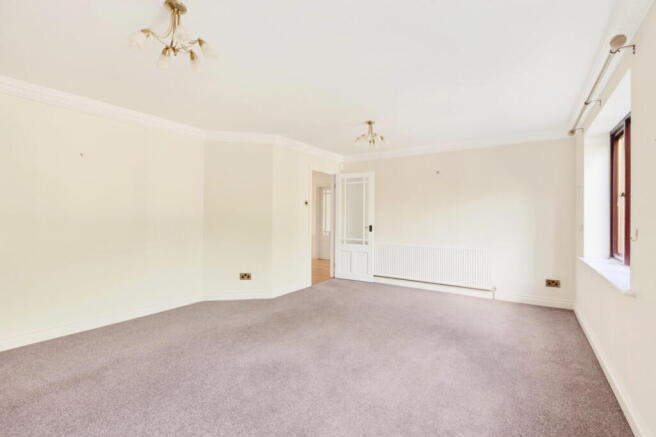 5 bed Detached for sale Image 10
