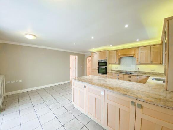 Kitchen / Breakfa...