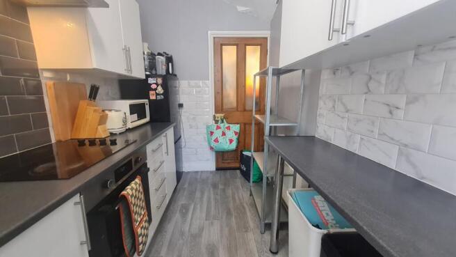 3 bed Terraced to rent Image 5