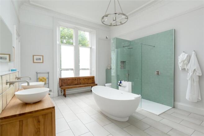 Bathroom (En Suite)