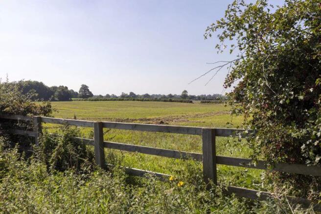 4 bed Detached for sale Image 6
