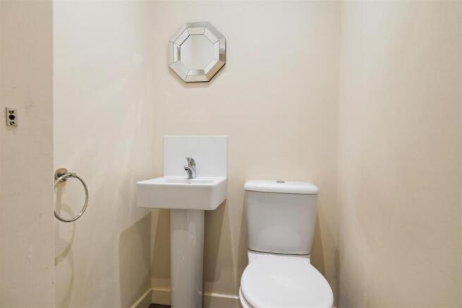 3 bed Terraced for sale Image 11
