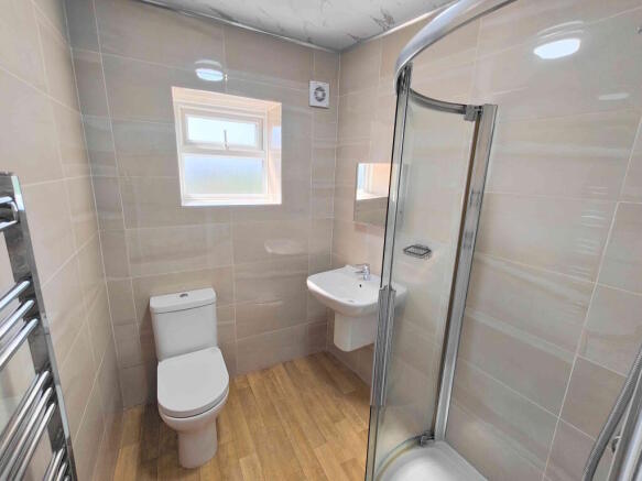 2 bed End of Terrace to rent Image 9