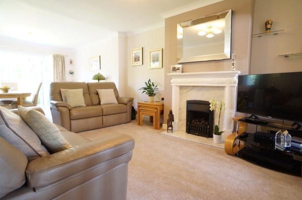 Sitting Room / Dining Room