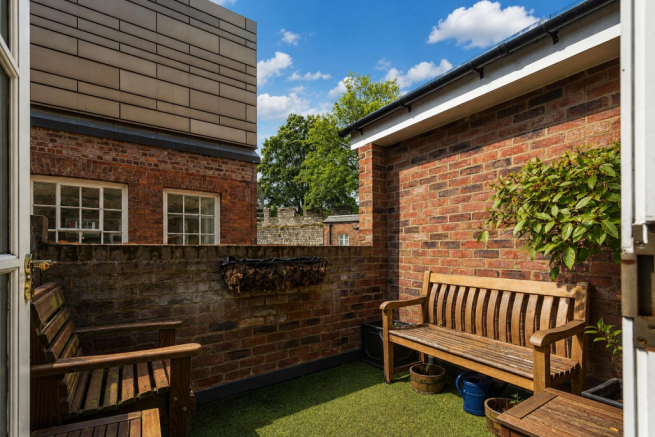 2 bed House for sale Image 12