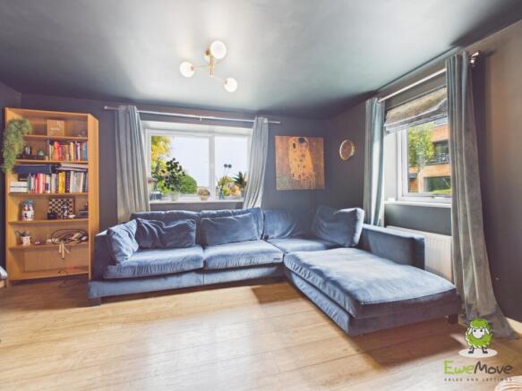 EweMove Estate Agents Basingstoke - Divot Way