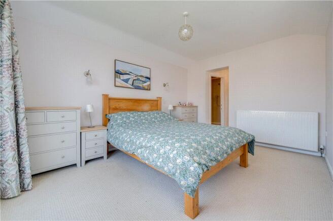 4 bed Detached for sale Image 9
