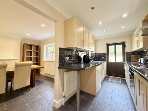 3 bed Semi-Detached for sale Image 2