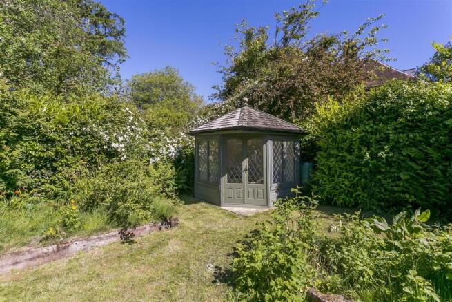 SUMMERHOUSE