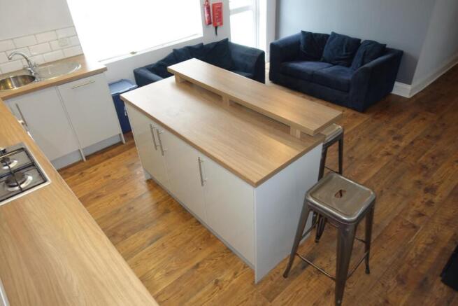 5 bed Private Halls to rent Image 7